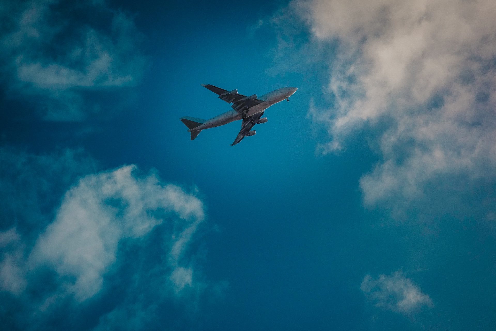 aeroplane flying through the sky